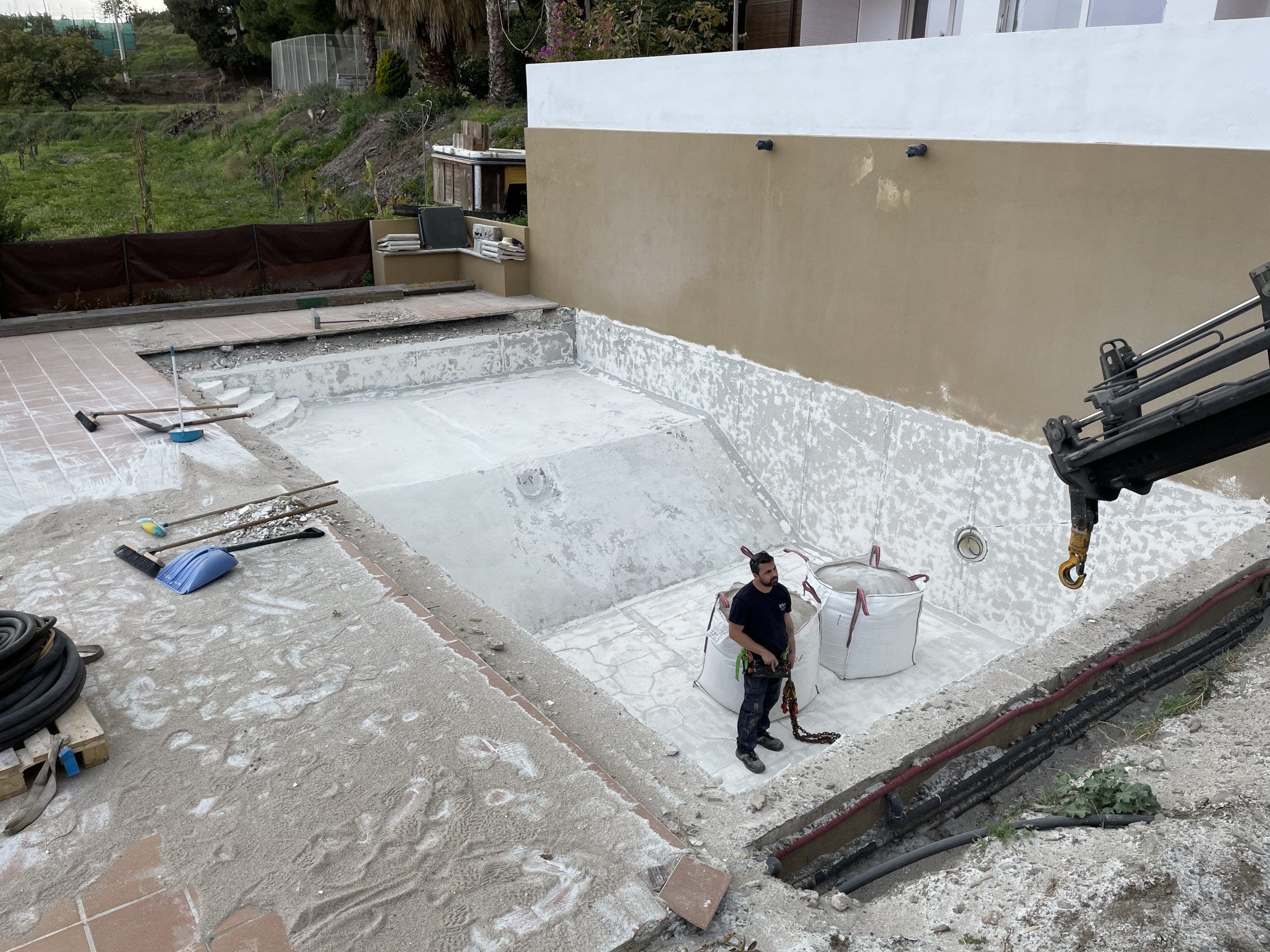 Trabajos de Chorreo de piscina de Agua de Hermanos Herrera Requena en Salobreña (Granada)